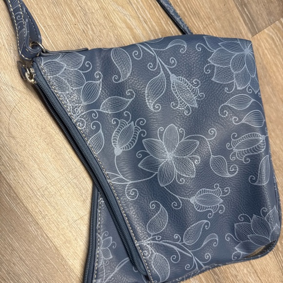 Multi-Sac Blue Tone Crossbody Bag Size 8H X 8L Leather Zipper pockets - Picture 8 of 13